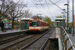 VGF Düwag U3 Wagen 153+151 am 01.04.23 auf der Linie U7 in Frankfurt am Main