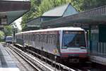 HAMBURG, 01.08.2022, ein DT4 (hier Zugeinheit 126) als U 1 nach Kellinghusenstraße bei der Ausfahrt aus dem U-Bahnhof Farmsen (Linie U1)