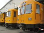 U-Bahnwagen 2021 und 2543 vor der Halle U-bahnwerkstatt Seestrae anllich des Tages der offenen Tr, 97.9.2008    http://www.bahnbilder.de/bilder/thumbs/tn_222850.jpg