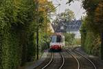 Ab durch die Hecke: B80C/8 364 am 15.10.2019 in Dortmund-Huckarde (Teleaufnahme vom Bahnsteig aus)