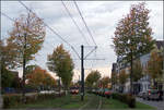 Durch die Siegburger Straße in Düsseldorf-Oberbilk -    In der Siegburger Straße war genügend Platz vorhanden um einen großzügigen begrünten Bahnkörper für