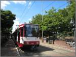 Triebwagen 4226 der Rheinbahn, eingesetzt auf der linie U75 zwischen Dsseldorf und Neuss, steht abfahrbereit an der Haltestelle Neuss Hbf.