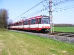 Eine Doppeltraktion aus Stadtbahnwagen B der Rheinbahn zwischen den Haltestellen Froschenteich und Wittlaer in Dsseldorf am 17.