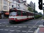 Eine Doppeltraktion aus DUEWAG-Stadtbahnwagen GT8SU der Rheinbahn auf der Luegallee in Dsseldorfer-Oberkassel als Zug der Linie U75 nach Eller (Vennhauser Allee) am 30.