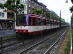 Eine Doppeltraktion aus Stadtbahnwagen B der Rheinbahn auf der Luegallee in Dsseldorf-Oberkassel als Zug der Linie U76 nach Krefeld am 30.