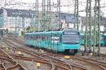 VGF Bombardier U4 Wagen 534 am 06.04.19 in Frankfurt Heddernheim als U1 vom Bahnsteig aus mit Tele Zoom fotografiert