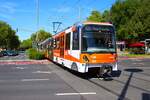 VGF U-Bahn Frankfurt Bombardier Flexity Swift U5-25 Wagen 695 auf der Linie U5 am 10.08.24. Auch bekannt als Feuerwehr U-Bahn da Sie zum 150 Jährigen Jubiläum der Berufsfeuerwehr Frankfurt wirbt