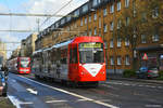 Der 19. fertig sanierte B-Wagen 2406 (ex 2106) auf der Neusser Straße am 18.03.2019. 