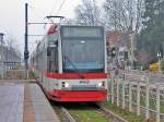 TW 4033 der KVB auf der Linie 1 an der Haltestelle Mohnweg.