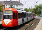 Die umgebauten Stadtbahnwagen der Reihe 2100, jetzt 2400, sind meist auf der SL 4 im Einsatz. Hier im Bild vom 25.5.16 Wagen 2422 mit 2425 in der Haltestelle Mülheim, Berliner Str. 