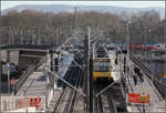 . Weite -

Schaut man über die neue Stuttgarter Stadtbahnhaltestelle 'Budapester Platz' nach Osten, geht der Blick über das Gleisvorfeld des Hauptbahnhofes, die Parkbäume des Schlossgarten bis zu den Höhen des Schurwaldes mit dem Kappelberg links.

24.01.2017 (M)