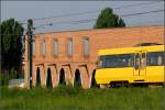 . Im Neubaugebiet  Scharnhauser Park , einem früheren Kasernengelände, fährt die Stadtbahn an dieser architektonisch eigenwillig gestalteten Schulsporthalle vorbei. 

02.06.2005 (M)