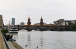 Leider hatten wir in Berlin schlechtes Wetter, auch als wir an der Spree verweilten und einen Blick auf die Oberbaumbrücke werfen konnte.