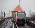 Die U3 (Hbf Süd - Landungsbrücken - Schlump - Barmbeck - Hbf Süd) der Hamburger Hochbahn wird als Ringlinie betrieben und bietet zwischen den Stationen Rödlingsmarkt, Baumwall und