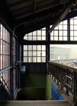 Treppenabgang im Hamburger U-Bahnhof  Rdingsmarkt . Bis auf die - wenig vorteilhafte - Farbe von Fliesen und Fensterstreben fast im Originalzustand von 1912. 16.2.2012 