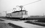 END Straßenbahn Esslingen-Nellingen-Denkendorf__Die aber auch nach Scharnhausen und Neuhausen fuhr. 1926 wurde die Strecke nach Denkendorf eröffnet, ab 1929 ging es auch von Nellingen über Scharnhausen nach Neuhausen. Im Bild Tw 2 [ME 1926] mit Bw 28 [ME 1927] vor Nellingen nach Esslingen unterwegs.__01-04-1976 