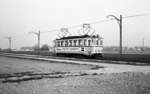 END Straßenbahn Esslingen-Nellingen-Denkendorf__Die aber auch nach Scharnhausen und Neuhausen fuhr. 1926 wurde die Strecke nach Denkendorf eröffnet, ab 1929 ging es auch von Nellingen über Scharnhausen nach Neuhausen. Im Bild Tw 5 [ME 1926] nahe Nellingen nach Neuhausen unterwegs.__01-04-1976 