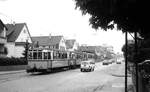 END Straßenbahn Esslingen-Nellingen-Denkendorf__Die aber auch nach Scharnhausen und Neuhausen fuhr. Im Bild 3-Wagenzug mit Tw 5 [ME 1926] und Bw 31 und 26 [ME 1929 und 1926] von Neuhausen kommend in der Hindenburgstr. in Nellingen.__06-08-1976 