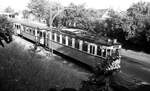 END Straßenbahn Esslingen-Nellingen-Denkendorf__Die aber auch nach Scharnhausen und Neuhausen fuhr. Talwärts ist dieser 3-Wagen-Frühzug mit Tw 8 [ME 1929] unterhalb Zollberg schon besser besetzt.__18-06-1976 