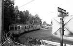 END Straßenbahn Esslingen-Nellingen-Denkendorf__Die aber auch nach Scharnhausen und Neuhausen fuhr. Typischer 3-Wagenzug aus Tw 8 [ME 1929] und Bw 28 [ME 1927] und 29 [ME1929] hat in der dritten (der obersten) Kehre den Oberen Eisbergweg Richtung Zollberg passiert.__18-06-1976 