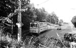 END Straßenbahn Esslingen-Nellingen-Denkendorf__Die aber auch nach Scharnhausen und Neuhausen fuhr. Tw 5 [ME 1926] fährt vom Zollberg herunter nach Esslingen. Der Folgezug ist schon weiter oben zu sehen.__18-06-1976 