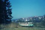 END Straßenbahn Esslingen-Nellingen-Denkendorf__Die aber auch nach Scharnhausen und Neuhausen fuhr.__Tw 10 in der Steigung nach Neuhausen mit Blick zurück auf Scharnhausen.__01-04-1976