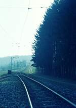 END Straßenbahn Esslingen-Nellingen-Denkendorf__Die aber auch nach Scharnhausen und Neuhausen fuhr.__Ausfahrt aus der Ausweiche im Körschtal bei Scharnhausen. Hier geht's hinauf Richtung Neuhausen.__05-04-1971