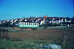 END Straßenbahn Esslingen-Nellingen-Denkendorf__Die aber auch nach Scharnhausen und Neuhausen fuhr.__Tw durchfährt die Haltestelle Scharnhausen.__04-03-1976