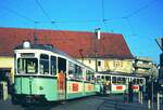 END Straßenbahn Esslingen-Nellingen-Denkendorf__Die aber auch nach Scharnhausen und Neuhausen fuhr.__Die Endstationen Denkendorf und Neuhausen hatten bis zum Schluß keine Wendeschleifen, dort wurde klassisch  umgesetzt . Bild 1 : Schaffnerin kuppelt den Bw 36 ab.__01-04-1976