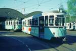 END Straßenbahn Esslingen-Nellingen-Denkendorf__Die aber auch nach Scharnhausen und Neuhausen fuhr.__Tw 8 und Bw 36 vor der Halle in Nellingen. Am 19.11.82 wurde Tw 12 als erstes der Fahrzeuge in S-Möhringen zum Straßentransport am 22.11. nach Südtirol verladen, wo der Tw am 23.11.in Klobenstein von Fernsehen, Presse und vielen Schaulustigen empfangen wurde. Tw 13 folgte ca. 1 Woche später, Bw 37 wurde am 6. Dez. 1982 in Nellingen verladen, Bw 36 ca. eine Woche später. [Quelle: SMS RS 4-82].  Nun dauerte es allerdings ca. 10 Jahre bis (nur) Tw 12 an die lokalen Verhältnisse angepaßt in Verkehr ging, beide Bw wurden 2009 verschrottet ohne je in Betrieb gegangen zu sein, Tw 13 diente als Ersatzteilspender, konnte aber im Dezember 2022 von SHB nach Stuttgart ins Straßenbahn-Museum geholt werden.__09-04-1974