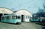 END Straßenbahn Esslingen-Nellingen-Denkendorf__Die aber auch nach Scharnhausen und Neuhausen fuhr.__Tw 12 vor der Halle in Nellingen.Die Neubauzüge (Tw 12+13; Bw 36+37) erlebten vier Jahre nach der Einstellung der END noch eine grandiose Luftveränderung: sie sollten den Fahrzeugpark der Rittner Bahn, oberhalb Bozen in Südtirol, um Jahrzehnte verjüngen. Im September 1982 wurden die beiden Tw von SMS-Aktiven in Nellingen verladen zum Straßentransport ins SSB-Zentrum in S-Möhringen. Auch die dortigen Probefahrten wurden vom SMS durchgeführt.[Quelle: SMS RS 4-82].__05-04-1971