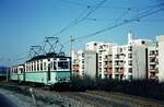 END Straßenbahn Esslingen-Nellingen-Denkendorf__Die aber auch nach Scharnhausen und Neuhausen fuhr.__Tw 8 mit Bw an der damals modernen Zollberg-Siedlung entlang nach Nellingen unterwegs.__01-04-1976