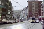 Hagener Straenbahn Linie 7, fhrt links die Haltestelle  Woolworth  an.