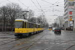 Berlin BVG SL M6 (KT4D + KT4D) Alt-Hohenschönhausen, Konrad-Woll-Straße / Weißenseer Weg am 28. März 2018.