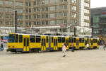 23. Juni 2010, Berlin, am Alexanderplatz. Straßenbahn KT4Dt in Doppeltraktion, hinten Zug 7086.