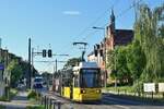 Tw 1569 hat soeben die Wendeschleife Alt-Schmöckwitz verlassen und ist auf den Weg nach Grünau.

Berlin 14.07.2020