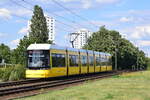 In Marzahn war ich im Sommer 2020 auf der Suche nach den Tatras. Leider fuhren in diesen Zeitraum bereits keine planmäßig so mussten die üblichen Straßenbahn Triebwagen als Motiv herhalten.
Hier fährt Tw8016 in Marzahn und erreicht in Kürze den Halt S-Bahnhof Marzahn.

Berlin 14.07.2020