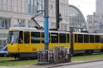 Ungewhnliche Streckenfhrung: M5 (bedingt durch Umleitung) auf der Karl-Liebknecht-Str. Hhe Haltestelle Alexanderplatz/Memhardtstr. am 08.04.2010