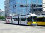 Berlin: Straenbahnlinie M5 nach S-Bahnhof Hackescher Markt am U-Bahnhof Alexanderplatz.(11.7.2010)