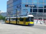 Berlin: Straenbahnlinie M4 nach S-Bahnhof Hackescher Markt am U-Bahnhof Alexanderplatz.(11.7.2010)