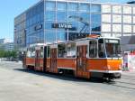 Berlin: Eine historische Straenbahn am U-Bahnhof Alexanderplatz.(11.7.2010)