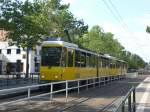 Berlin: Straenbahnlinie 50 nach Wedding Virchow-Klinikum an der Haltestelle Pankow Masurenstrae.(13.7.2010)