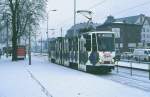 Berlin Tw 219 087 hat sein Ziel Bf.Schneweide erreicht, um dann in der Schleife westlich des Bahnhofs zu wenden, 19.02.1994. Wie schnell sich doch schon wenige Jahre nach der Wende das Stadtbild dem Einheitslook angepasst hat: Werbung allberall, nicht nur auf dem Tw ...