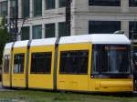 Flexity Nr. 8025 der BVG in Berlin am 07.05.2015