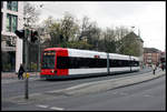Die am 6.12.2006 moderne Tram 3111 trifft hier am Hauptbahnhof in Bremen ein.