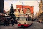 Am  6.12.2006 war die den Weihnachtsmarkt in Bremen passierende Tram 3557 auf der Linie 3 bereits im Blickfeld der Ausmusterung.