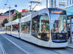 Straßenbahn Bremen Zug 3235  Nordlicht  auf der Linie 6 nach Universität am Hbf, 04.10.2021.