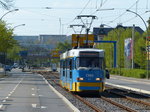 Chemnitz Tram Nr. 521 am 7.5.2016 auf dem Weg nach Altchemnitz, kurz vor Erreichen des Ziels. Die Fahrzeuge wurden in den 90er Jahren modernisiert und in den Farben der Stadt lackiert.