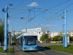 Variobahn-Straßenbahn Nr. 906 auf der Linie 5 erreicht die Endstation Hutholz, 7.5.2016