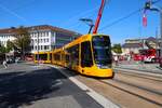 HEAG mobilo Straßenbahn Darmstadt Stadler TINA ST15 Wagen 22113 am 07.09.24 in der Innenstadt